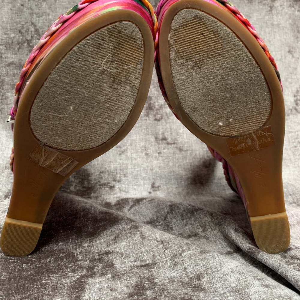Shoes - Picture 4 of 6